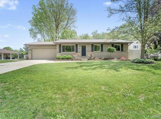 422 Robert Ct, Auburn Hills, MI 48326