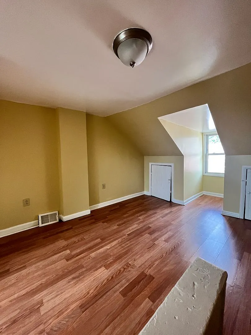 3 Bedroom Home in Reading! — Photo 3