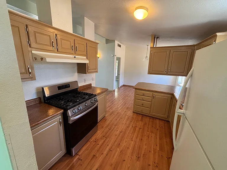 Taylor Ave — Photo 3