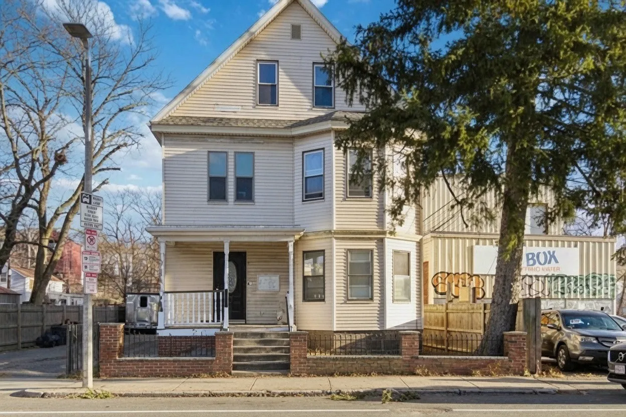 3 bed, 1300 sqft, $3,300 — Photo 1