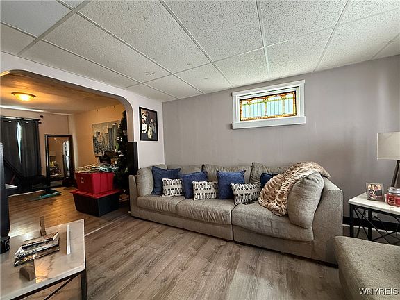 3rd image of 121 Crowley Ave