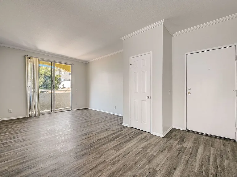 14900 Moorpark Street — Photo 43