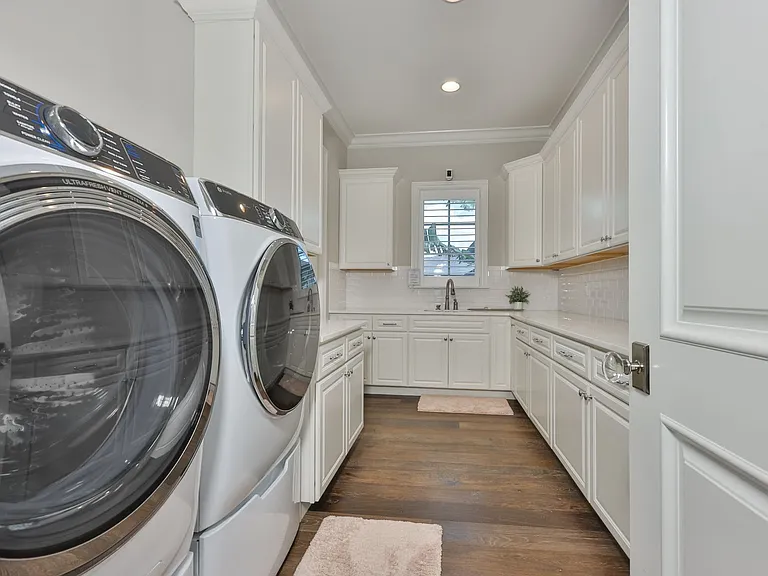 629 Riviera Dr — Photo 23