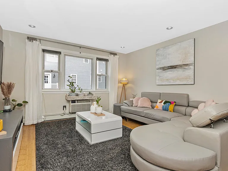 20 Miller St #11 — Photo 2