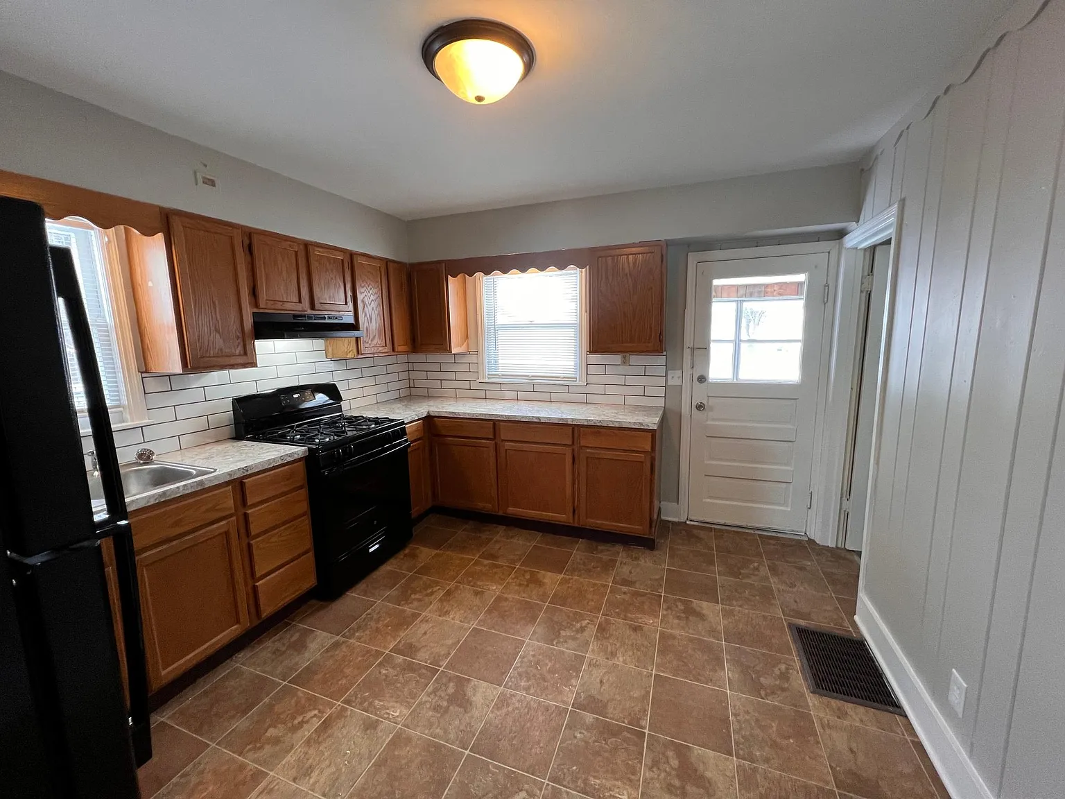 3 bed, 960 sqft, $1,800 — Photo 3