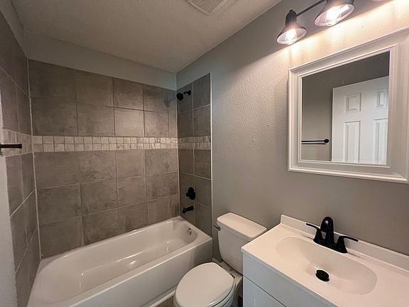 4th image of 529 Rosewood Ave