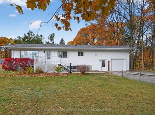 1034 Pine Grove Rd, Penetanguishene, ON L9M 2B5