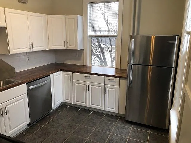 228 Victoria St N #2 — Photo 3