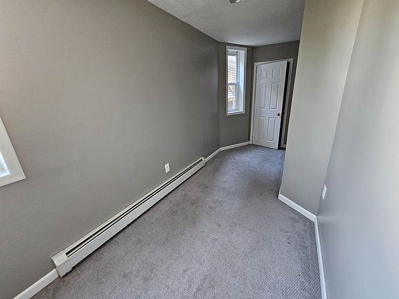 5th image of 811 Montgomery St APT 2R