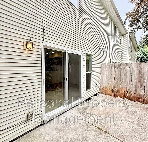 855 NW Ivy St — Photo 23