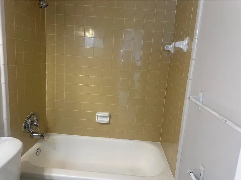 6109 SW 30th St #4 — Photo 14