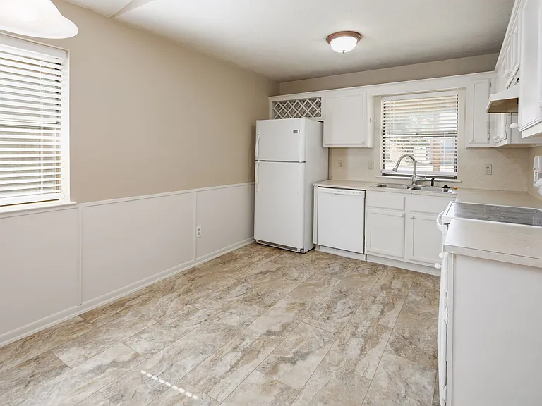 808 Camellia Ct — Photo 8