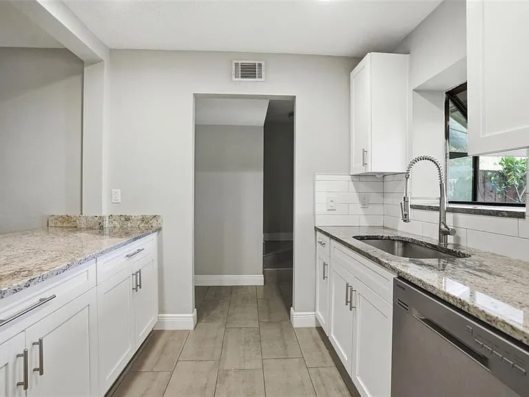 727 N Himes Ave — Photo 15