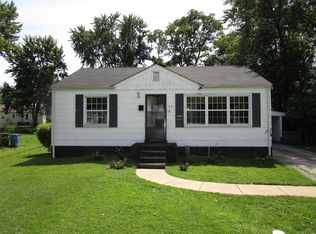 8240 Canyon Dr, Saint Louis, MO 63134