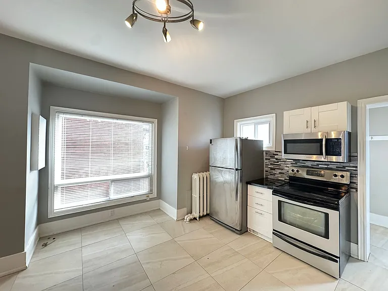 974 King St E #2 — Photo 10