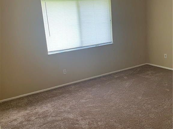 5th image of 1086 23rd Pl SW