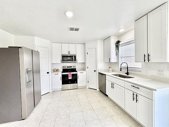 4th image of 509 RIDGES DRIVE