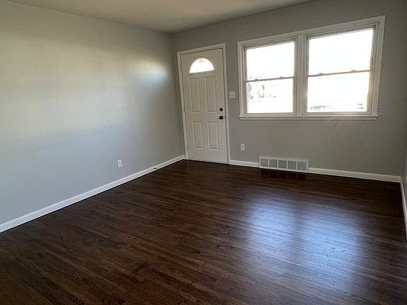3rd image of 3527 10th Ave