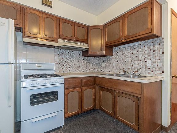 3rd image of 223 Erieview Dr