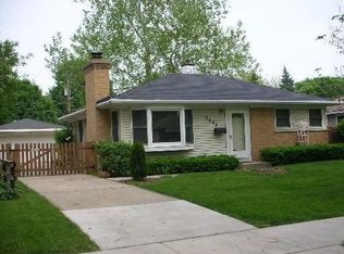 3604 Meadow Dr, Rolling Meadows, IL 60008