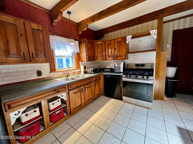 5th image of 34 Grove Avenue