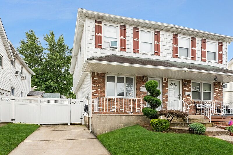 1st image of 498 Leverett Ave