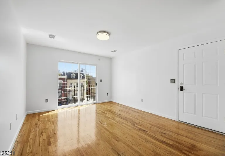 20 Wakeman Ave — Photo 3