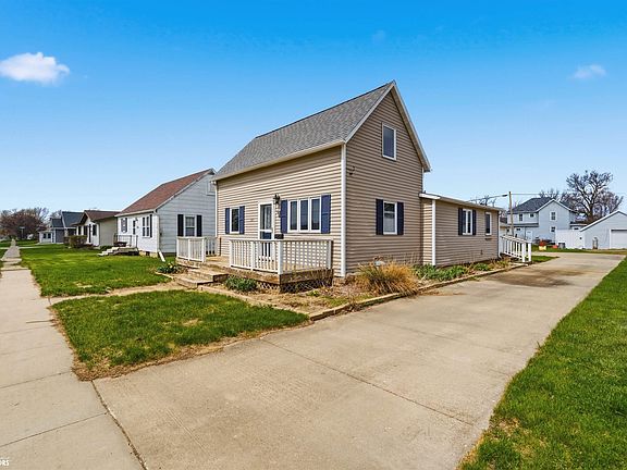 3rd image of 307 3rd St SW