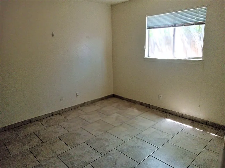 528 Texas St NE — Photo 10