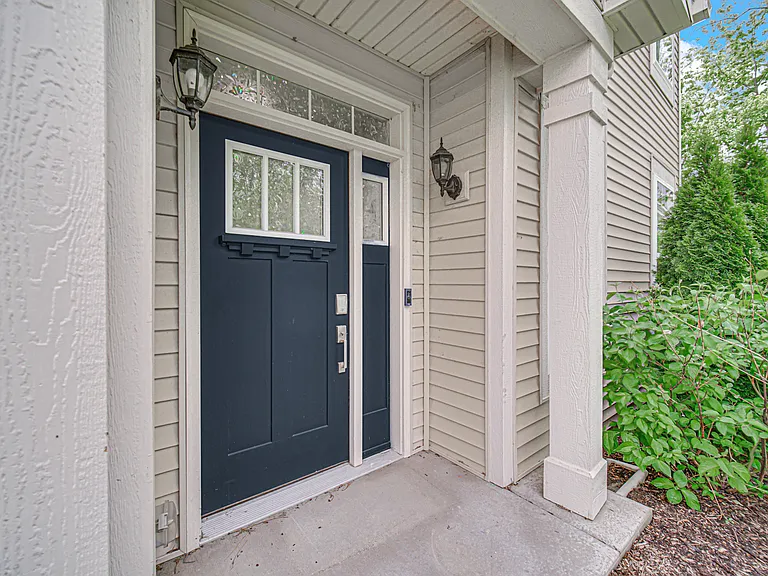 1537 Kraft Ave — Photo 3