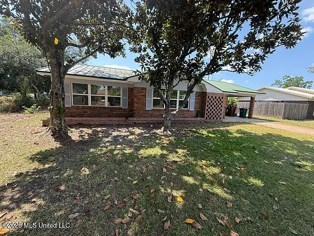 3 bed, 2.0 bath, 1300 sqft, $1,600 — Photo 2