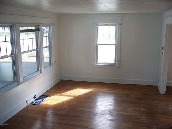5th image of 30 Hudson St
