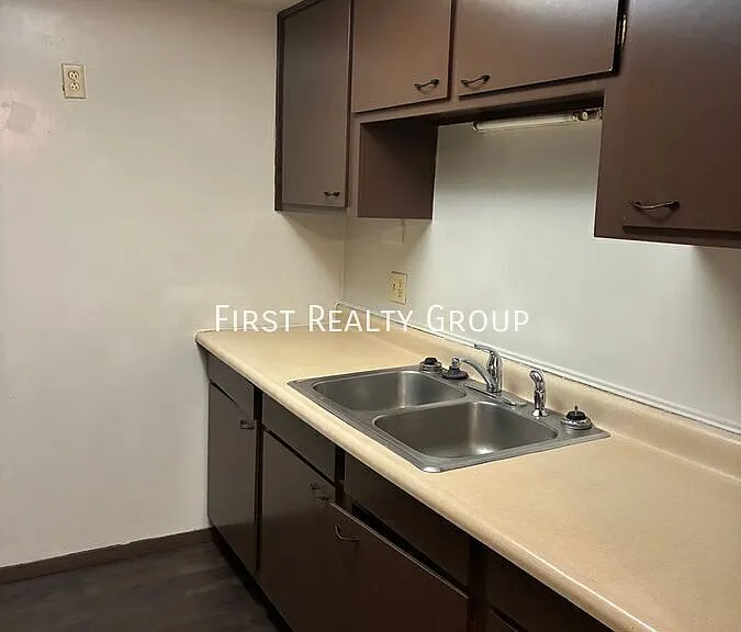 737 Wilmington Ave #18 — Photo 5