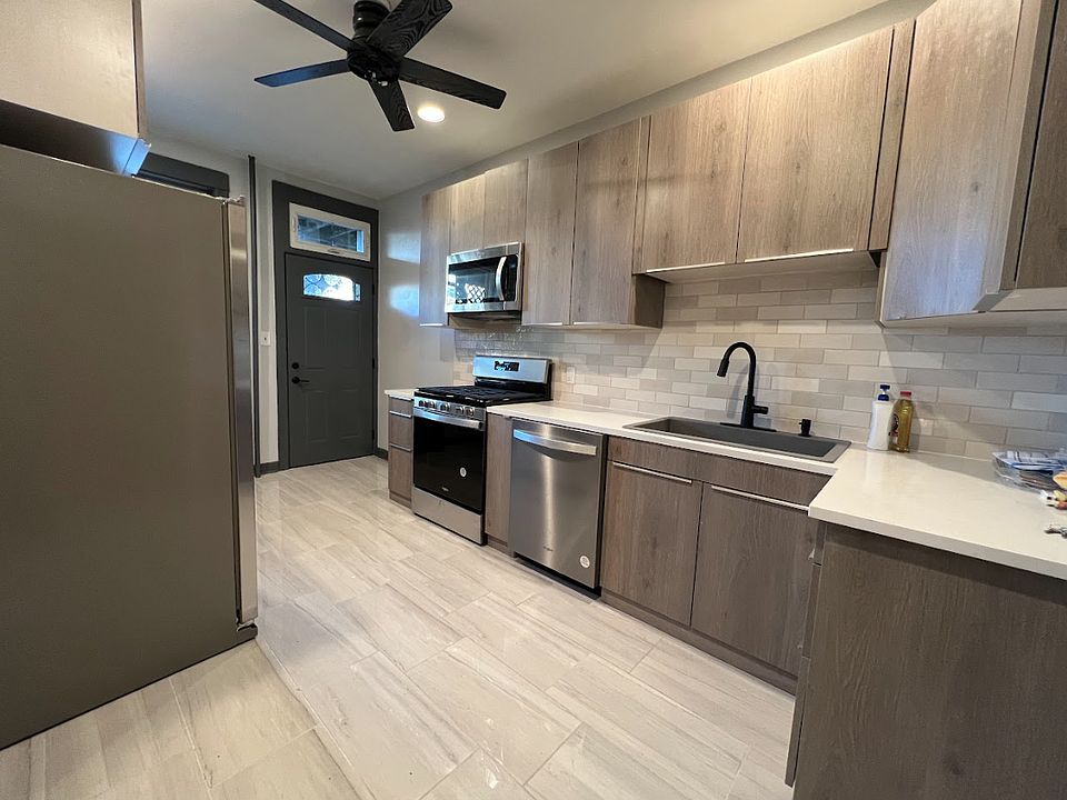 1st image of 6166 N Winthrop Ave #2S