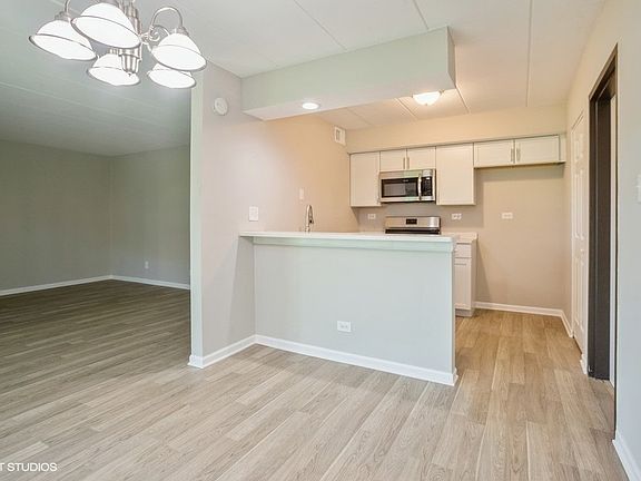 5th image of 220 E Fountainview Ln APT 1B