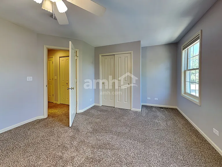 576 N River St — Photo 15