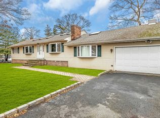 375 Pamlico Ave, Ronkonkoma, NY 11779
