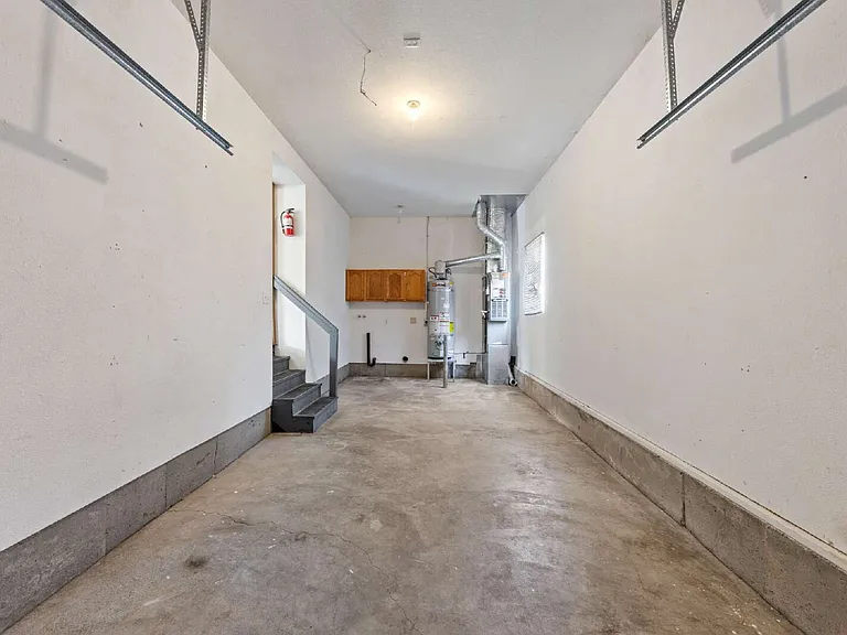 627 W Main St — Photo 28