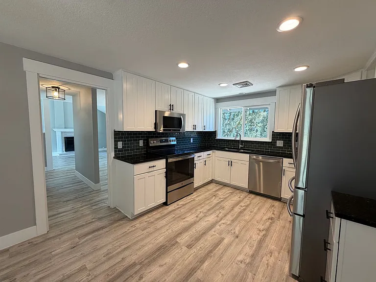3823 Wilshire Ln — Photo 8