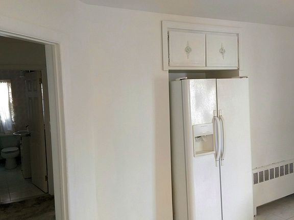 5th image of 106 Sanford Ave