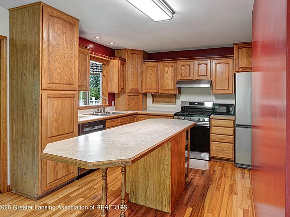 4th image of 412 Lake St