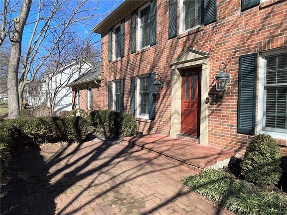 4th image of 827 Blueberry Ln