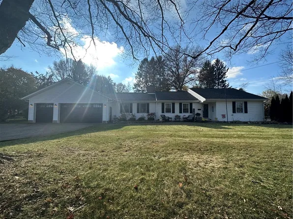 123 Maple Dr, Edinboro, PA 16412