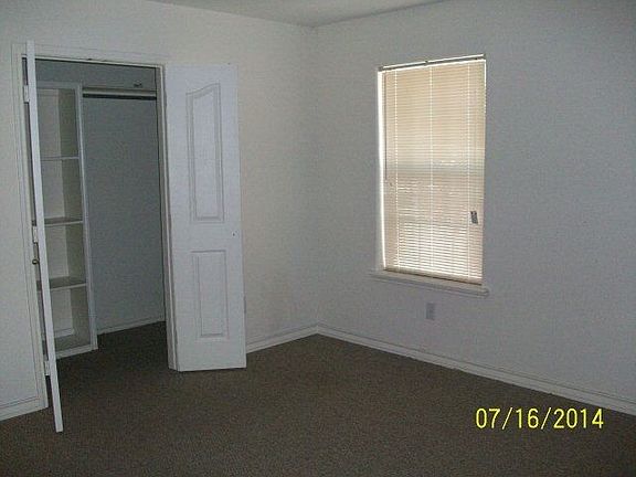 5th image of 215 E 18th St