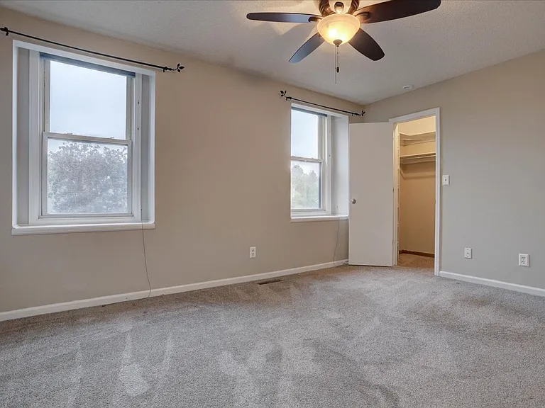 10701 Hobbit Ln — Photo 25