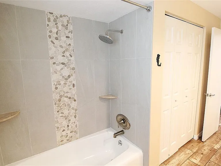 5521 Yorkshire Way — Photo 8