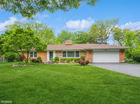 810 S Edgewood Ln, Mount Prospect, IL 60056