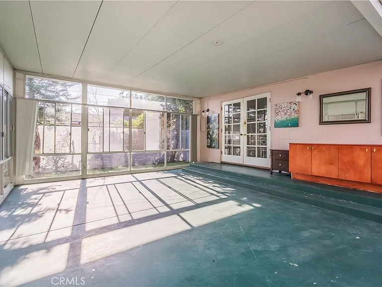 114 E Dexter St — Photo 16