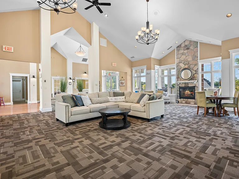 2900 W War Memorial Dr — Photo 20