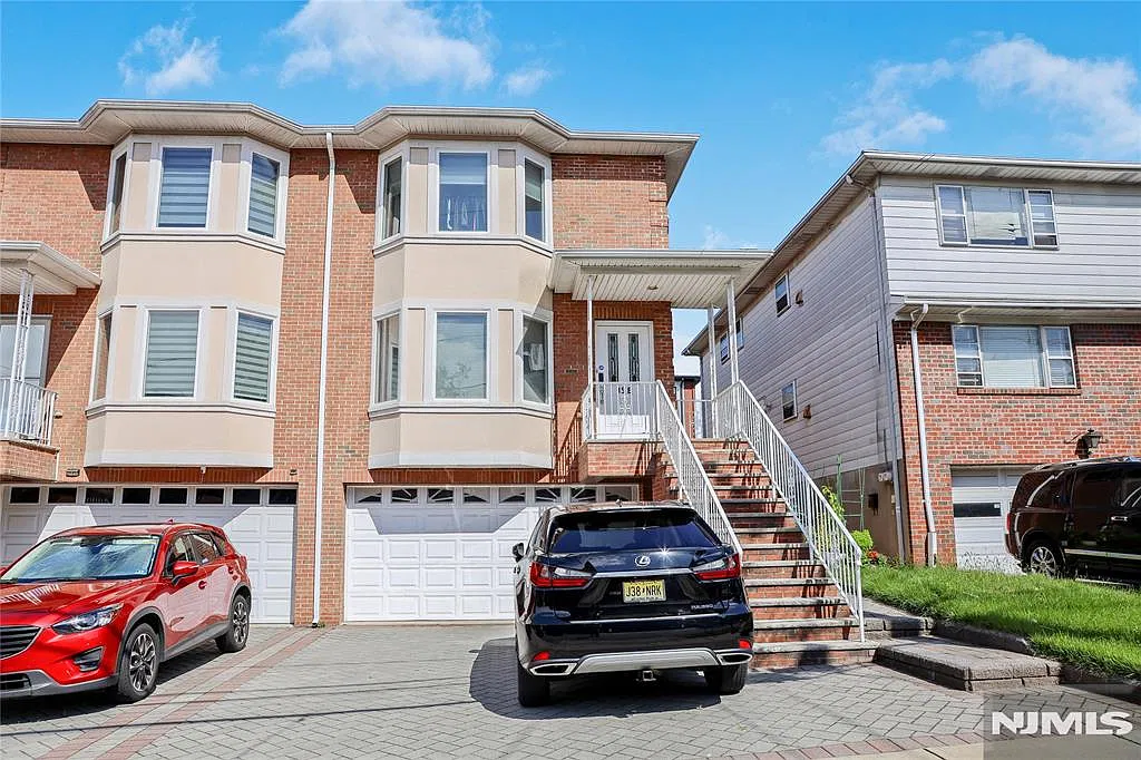3 bed, 2.5 bath, $3,950 — Photo 1